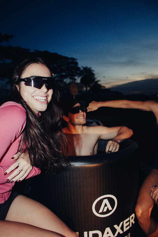 Óculos esportivo no rosto