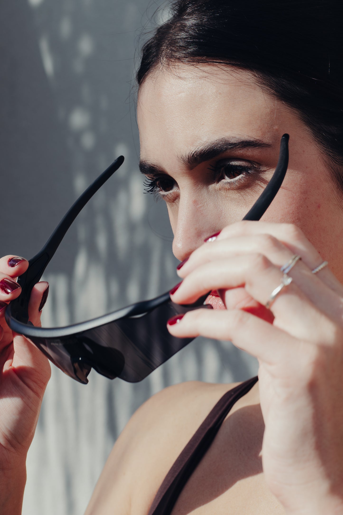 Óculos esportivo no rosto