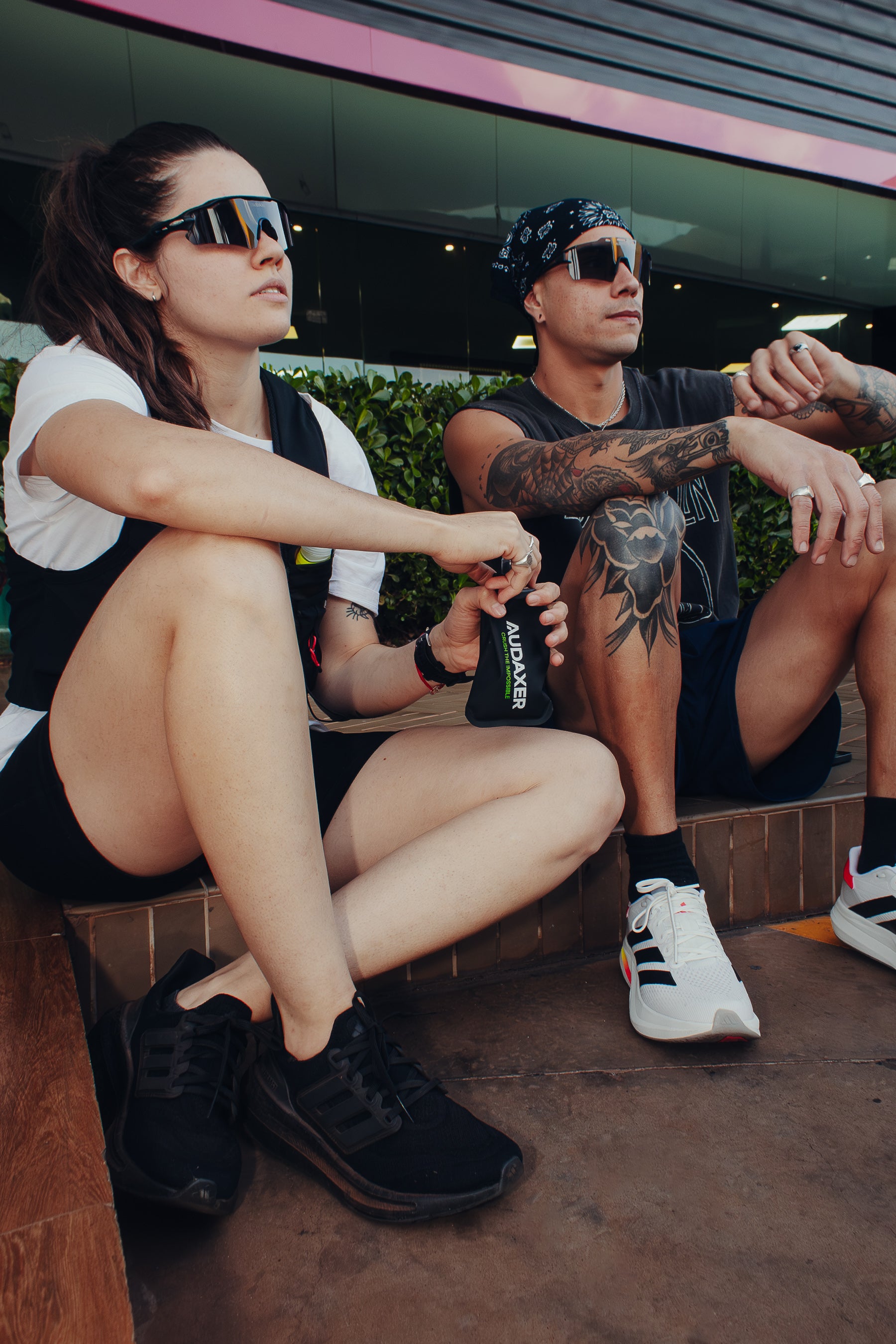 Óculos esportivo no rosto