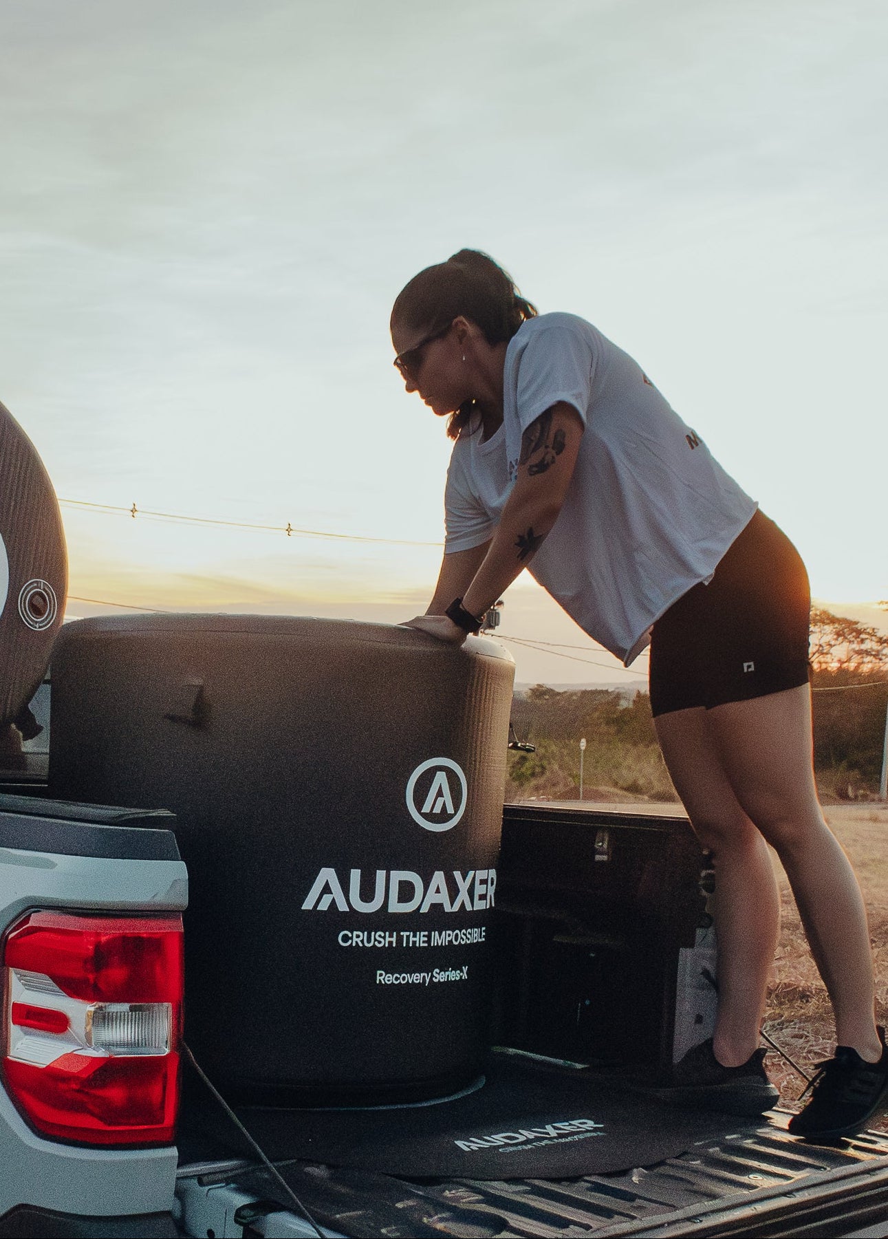Tapete antiderrapante preto e banheira de gelo